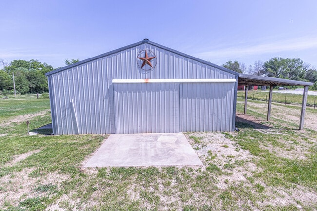 Building Photo - 16950 N Davis Rd
