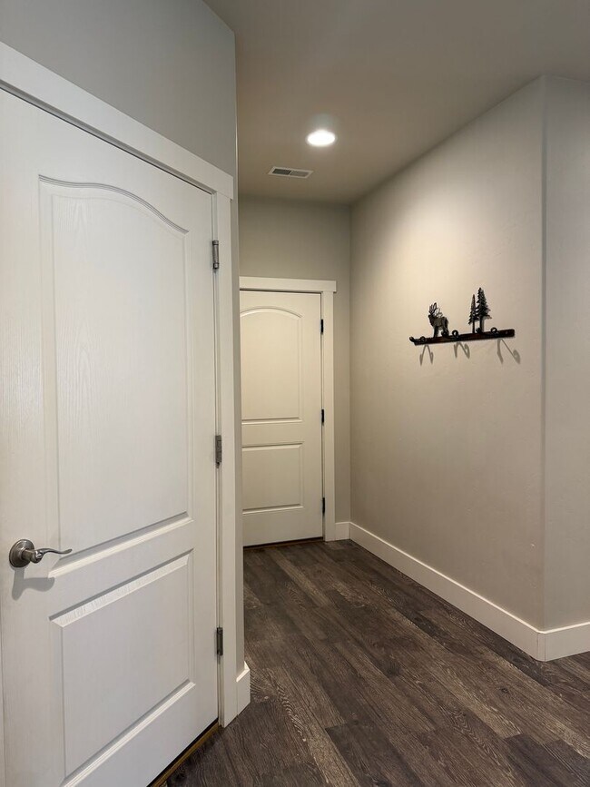 Building Photo - Three Bedroom Two Bath Ironbridge Home