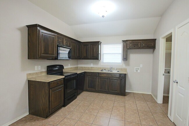 Building Photo - 17013 Loring Ln