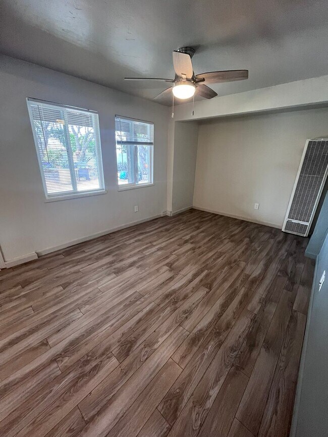 Building Photo - 553-557 Silver Strand Blvd.