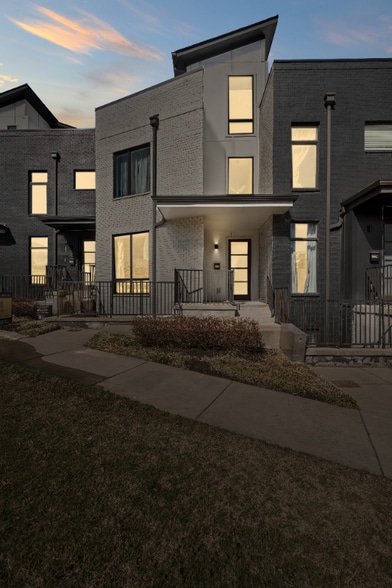Primary Photo - 1028 Wedgewood Ave