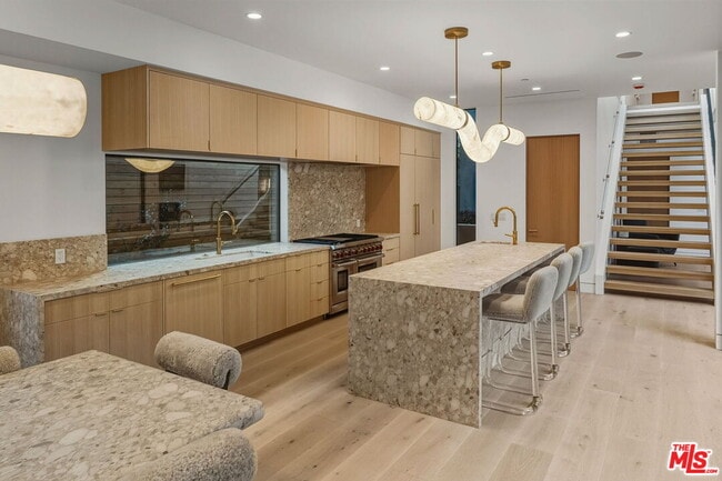 Building Photo - 738 Palms Blvd