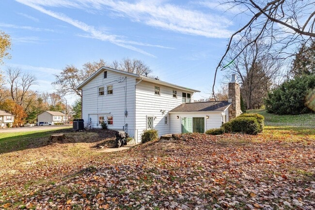 Building Photo - 49 Commanche Ct