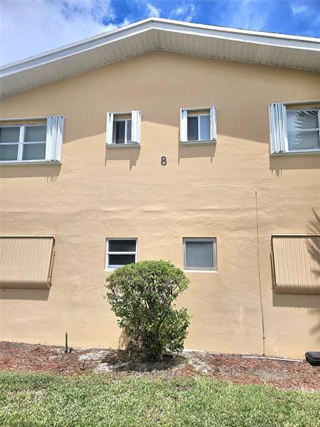 Building Photo - 2141 NE 1st Ct