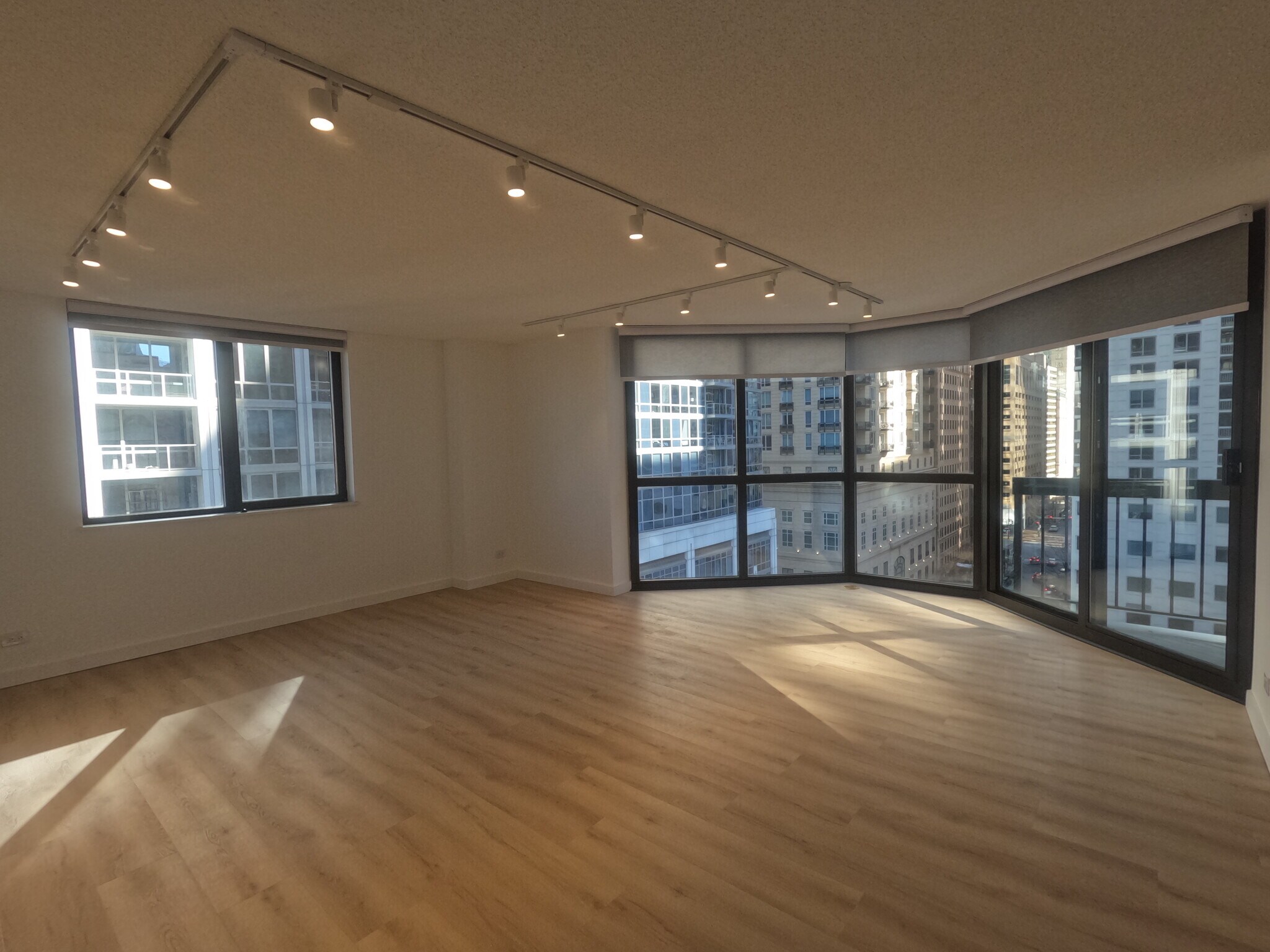 Building Photo - 33 W Delaware Pl