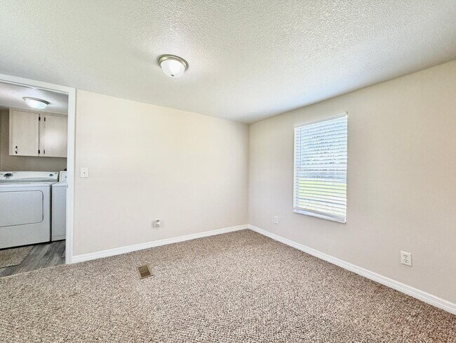 Building Photo - Move-In Ready 2-Bedroom 2 Bath home on One Acre!