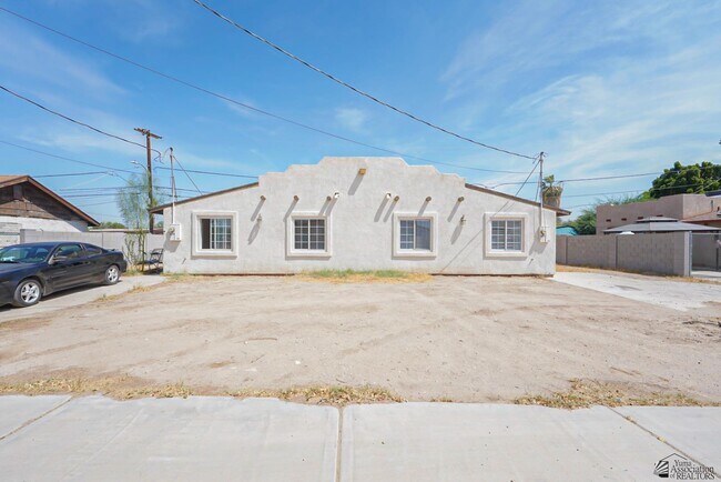 Building Photo - 943 S 37th Ave