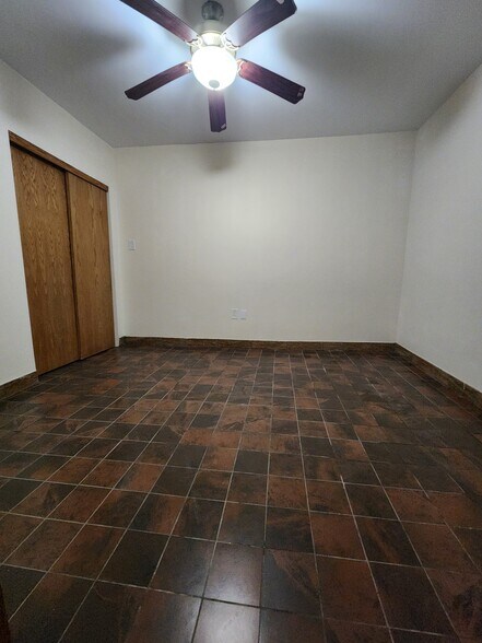 Building Photo - 6110 N Mozart St