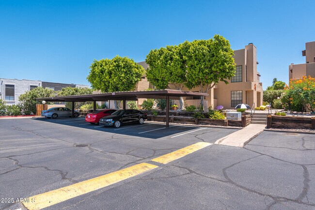 Building Photo - 5402 E Windsor Ave