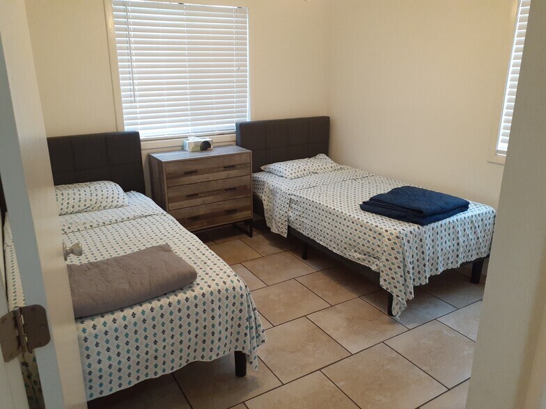 Building Photo - 2200 Hill St