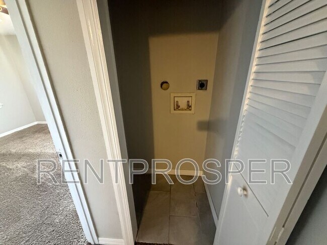 Building Photo - 435 Eaton St