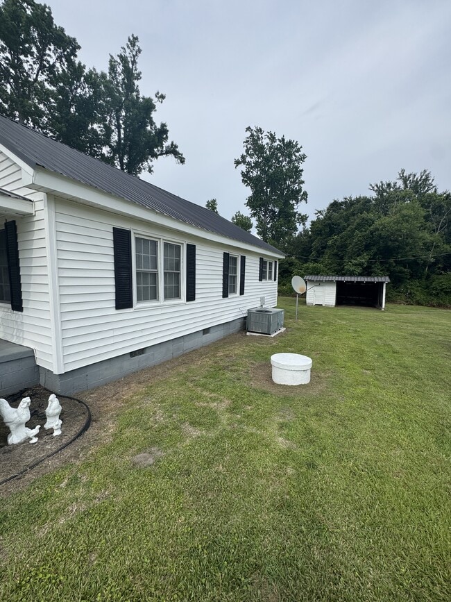 Building Photo - 1495 Eli Bowen Rd