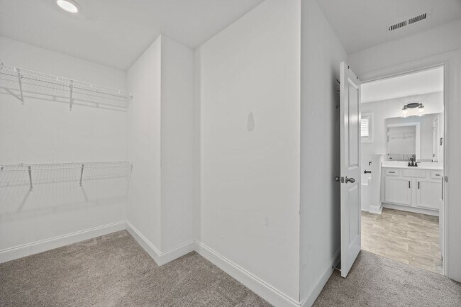 Building Photo - 629 Longstanton Ave