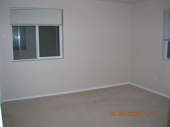 Building Photo - WOODLAND 3 BEDROOM, 3 BATH BEAUTY!