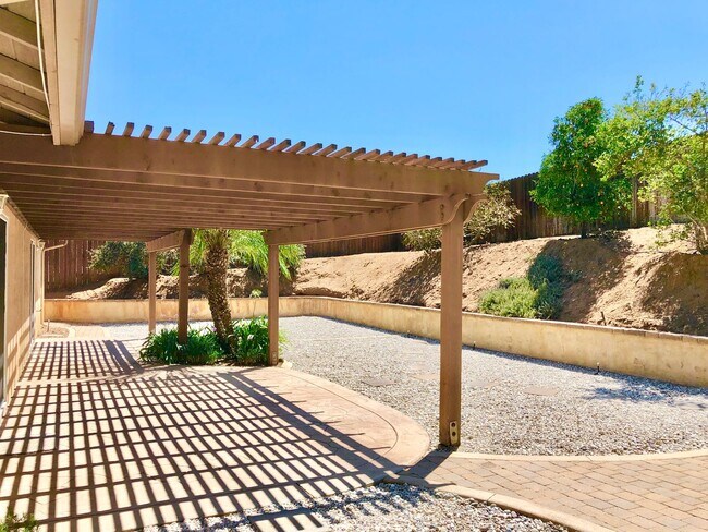 Building Photo - Light & Bright Single-Story Home in the Heart of Fallbrook, Complete with Private, Fully Fenced B...