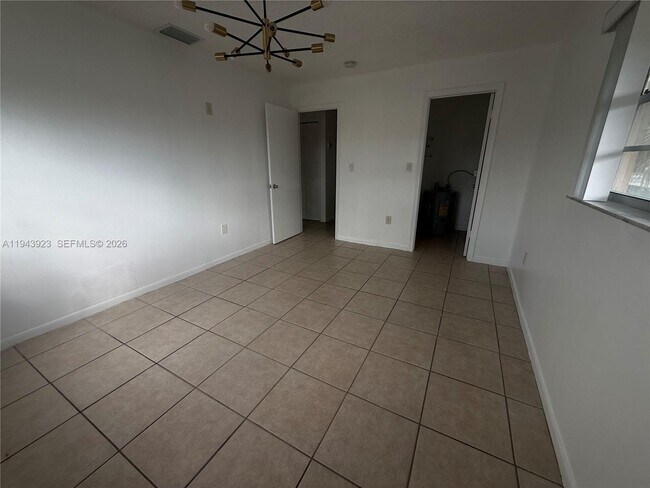 Building Photo - 460 Eldron Dr