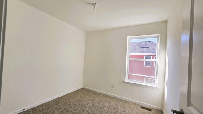 Building Photo - 4876 Parkside Ln