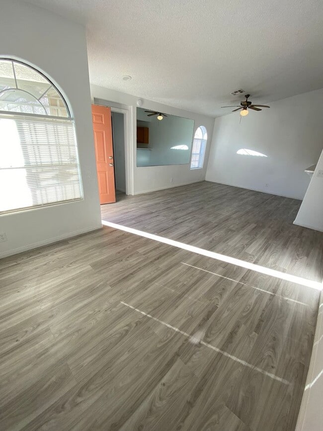 Building Photo - Americana Property Mgmt - Condo 2b - 2b in...