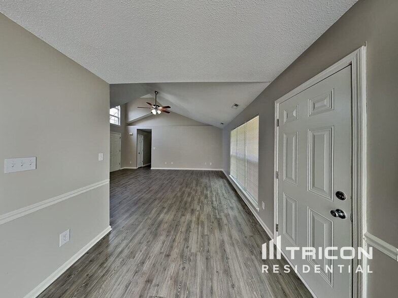 Building Photo - 4425 Fawnbrook Ave SW