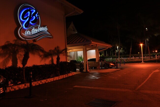 Building Photo - 1301 E Hillsboro Blvd