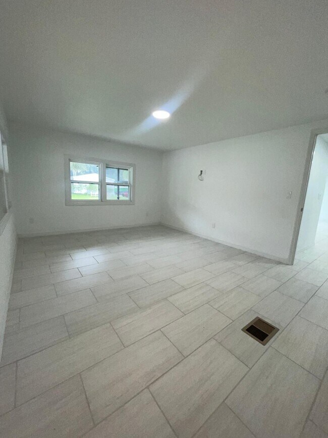 Building Photo - 5024 Marina Dr