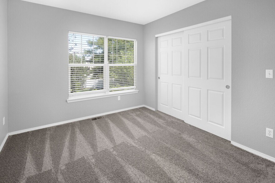 Building Photo - 17072 E Wyoming Dr