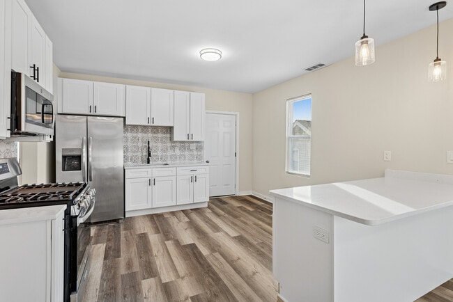 Building Photo - 515 George Ave