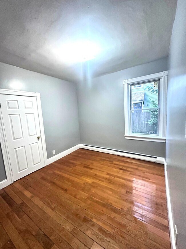 Building Photo - 47 Osborn St