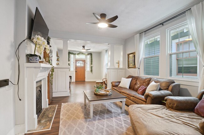 Building Photo - 4813-4813 Bienville St