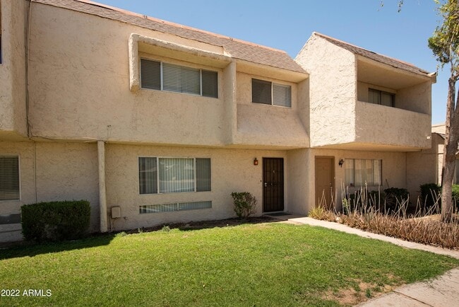 Primary Photo - 944 S Valencia