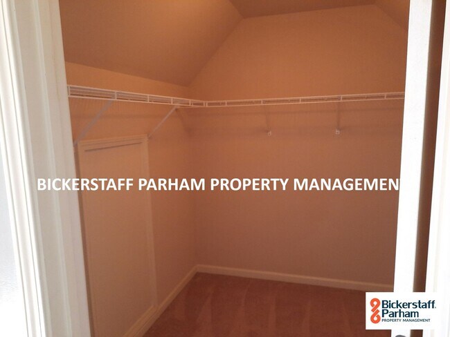 Building Photo - The ideal space to balance life, work and ...