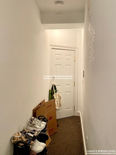 Building Photo - 456 Salem St