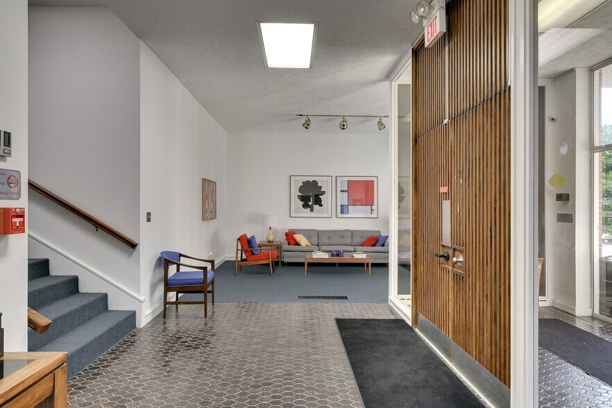 Building Photo - 500 S 37th St