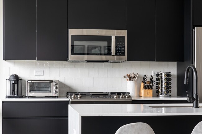 Building Photo - 1775 N Clybourn Ave