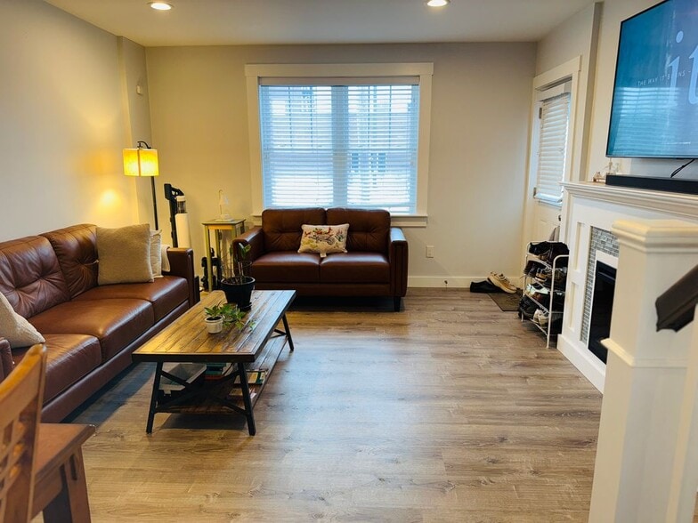 Building Photo - 69 Washington St