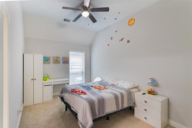 Building Photo - 3034 Hickory Springs Ln