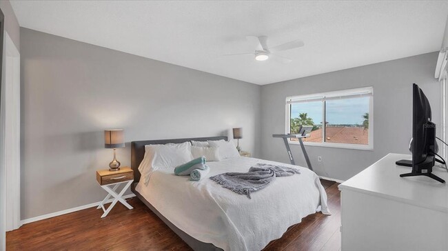 Building Photo - 8625 Midnight Pass Rd