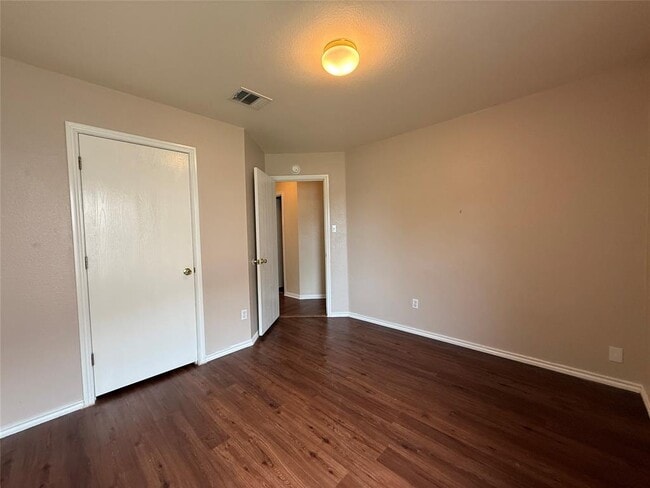 Building Photo - 316 Meadow Park Dr