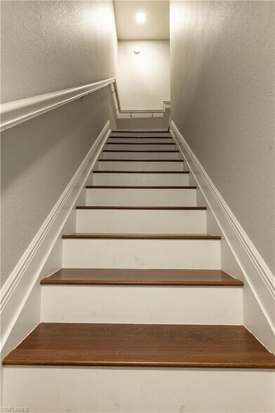 Building Photo - 9068 Gervais Cir