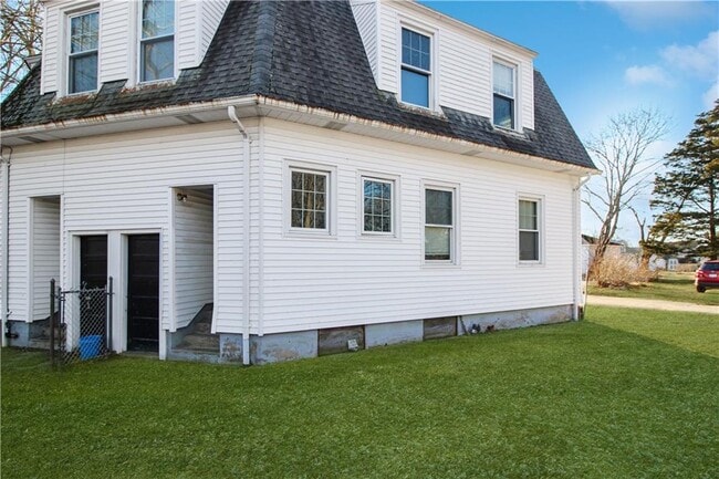 Building Photo - 19 1/2 Greenman Ave