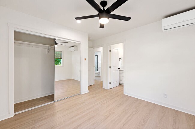 Building Photo - BK-1523