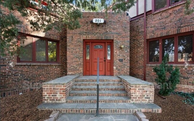 Primary Photo - 201 E Elizabeth St