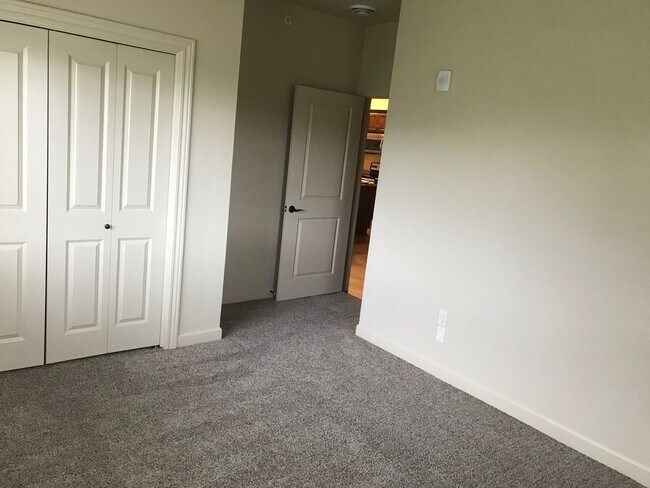 Building Photo - 2715 Bobcat Dr
