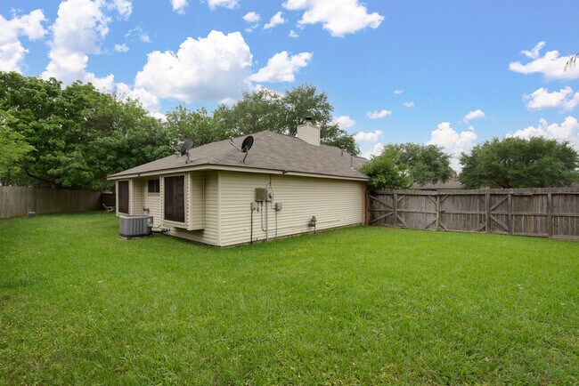 Building Photo - 20415 Linden Tree Dr