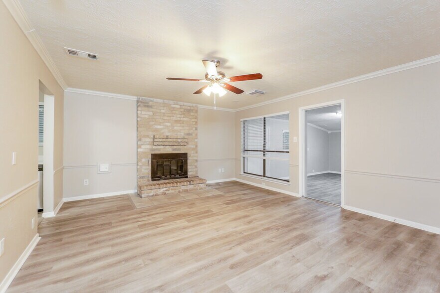 Building Photo - 4018 Oak Run Dr