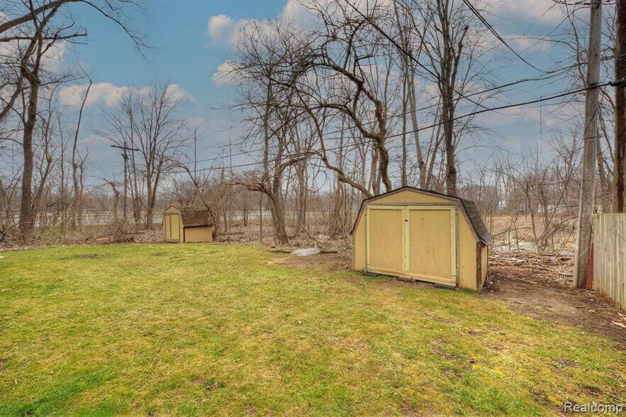 Building Photo - 217 Glenmoor St