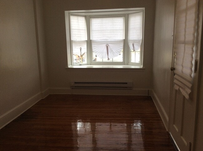 Building Photo - 2nd floor Apartment Steps From Central Market and Downtown Amenities!