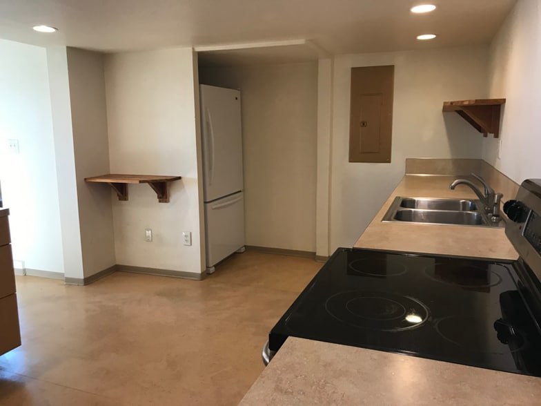 Building Photo - 5202 37th Ave SW