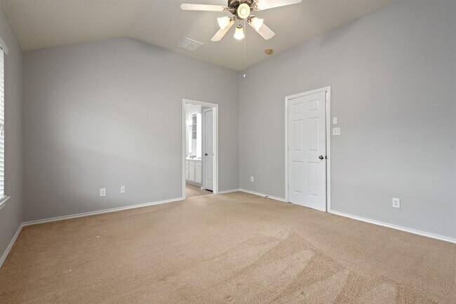 Building Photo - 26873 Armor Oaks Dr