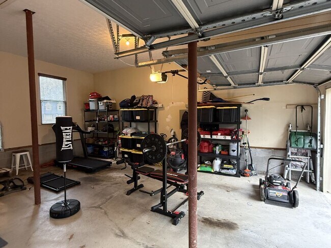 Building Photo - 303 Carlton Pl